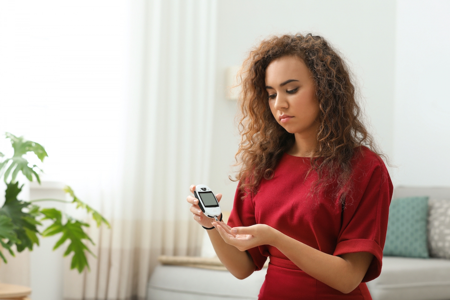 woman doing diabetes test