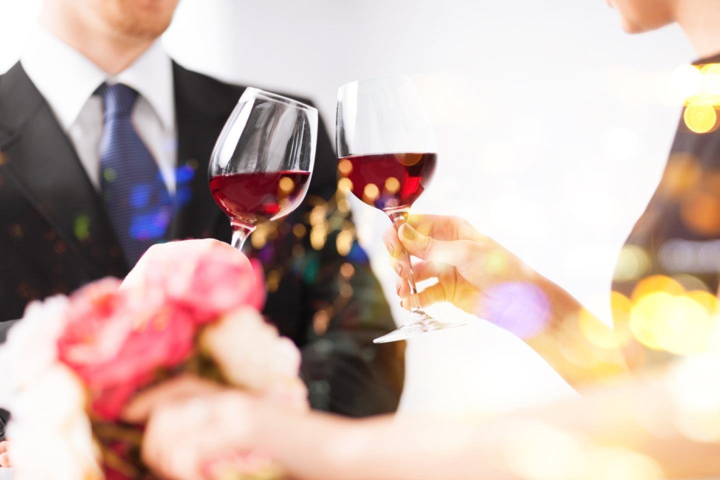  Couple with wine glasses in restaurant 