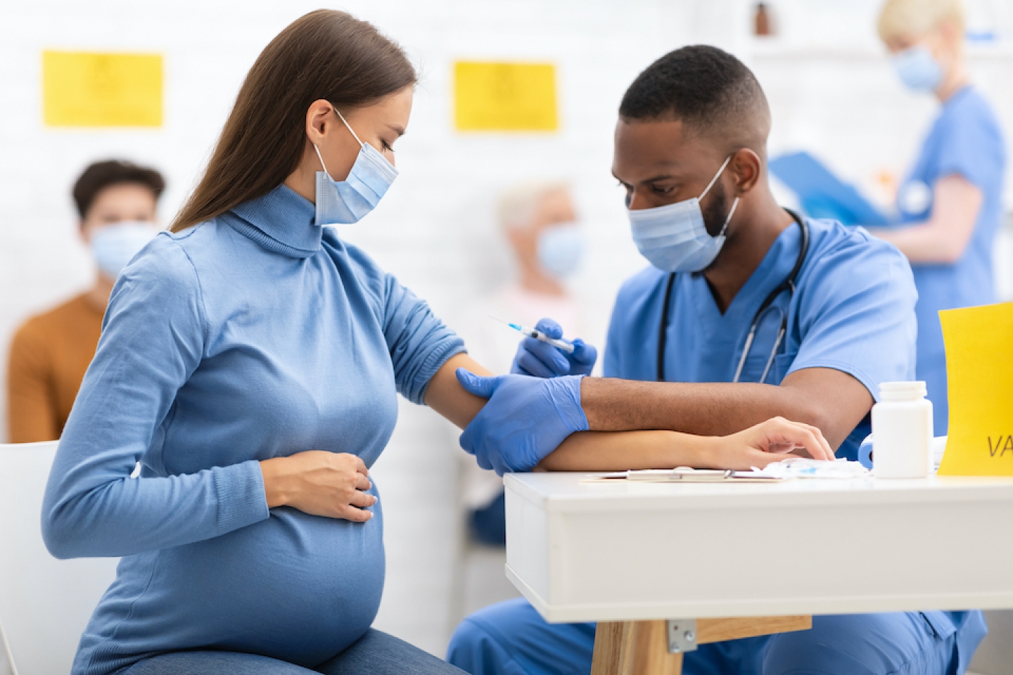 pregnant adult getting vaccinated