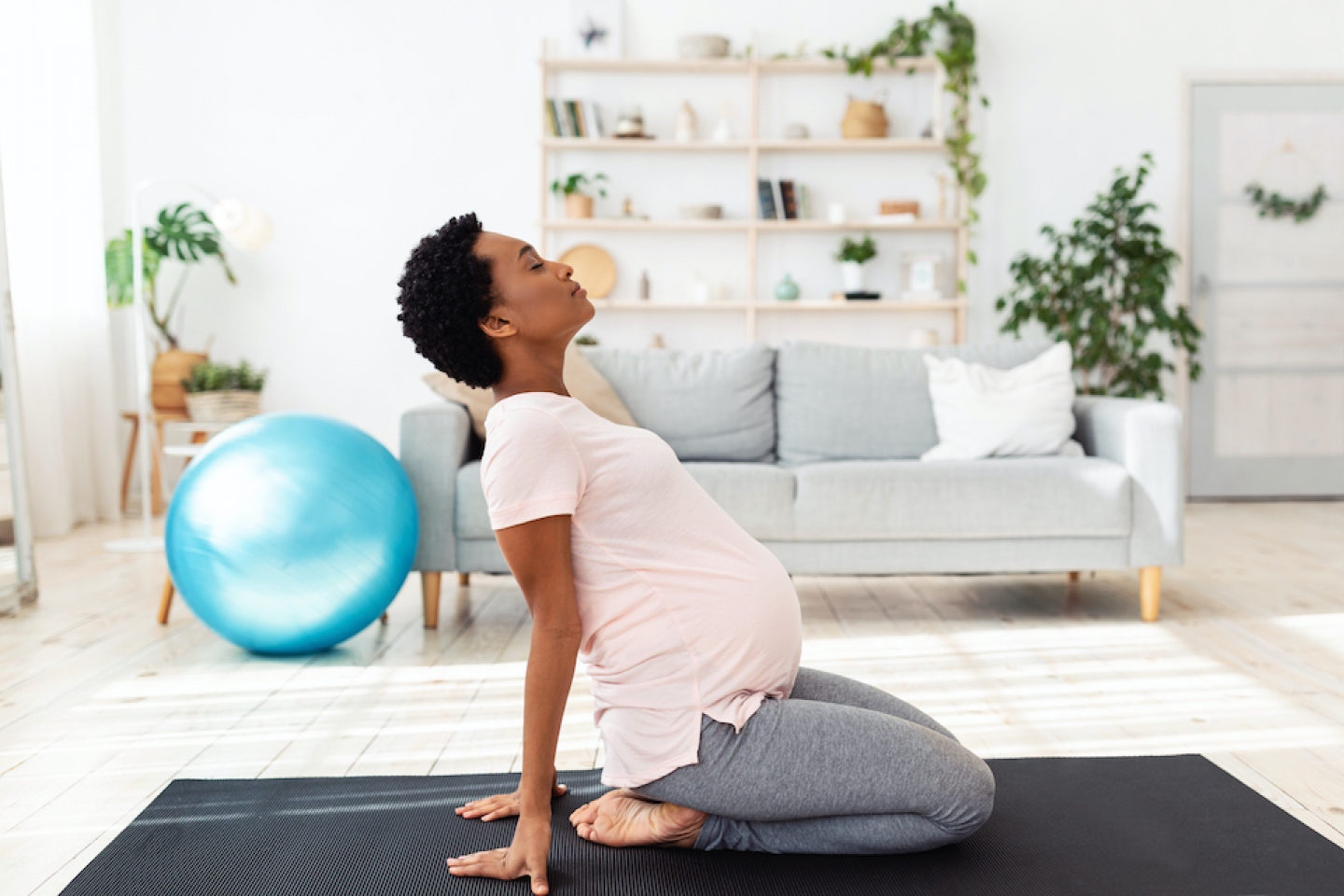 pregnant black woman working out at home