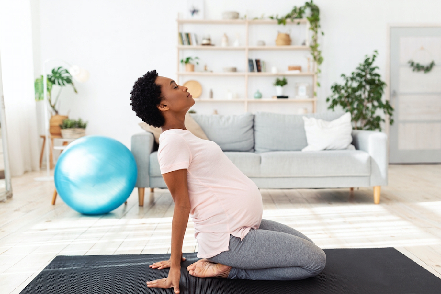 pregnant woman working out at home