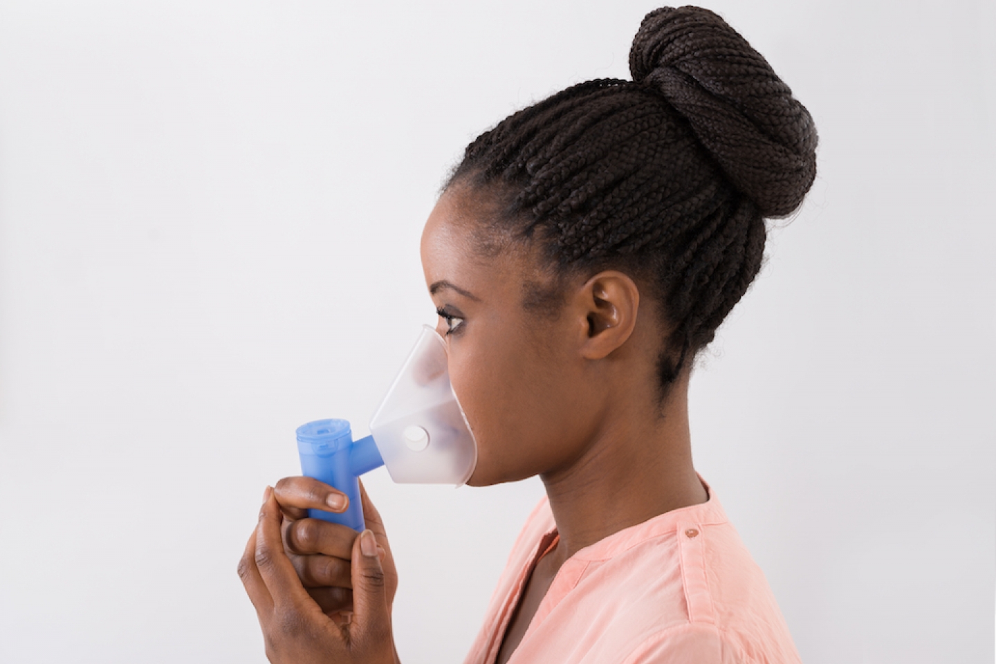 woman with oxygen mask