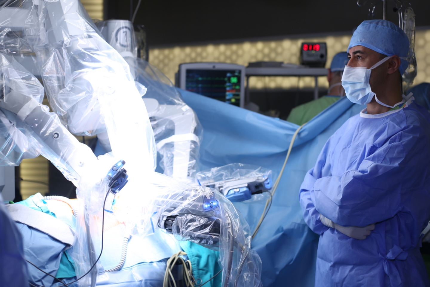 Surgical operation robot. Medical operation involving robot.
