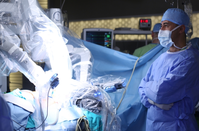 Surgical operation robot. Medical operation involving robot.