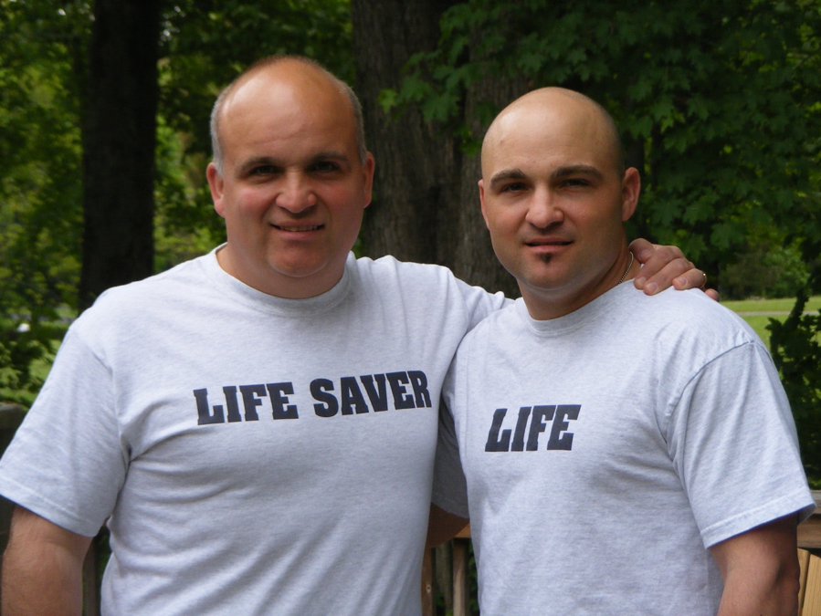 Kidney Donor and Recipient posing together in photo