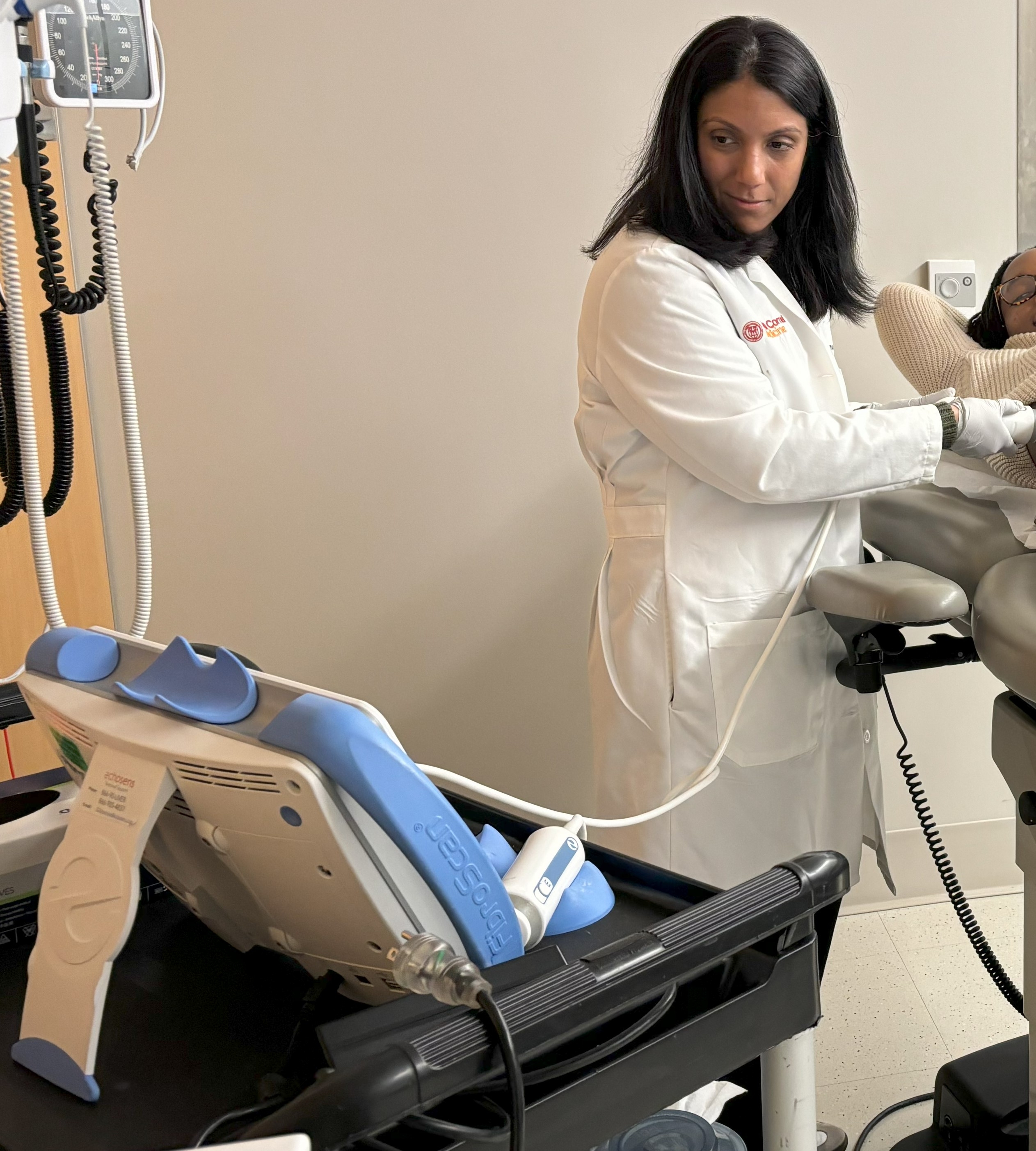 Dr. Sonal Kumar uses a FibroScan.