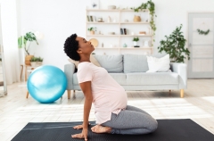 pregnant woman working out at home