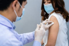 women receiving her vaccine shot