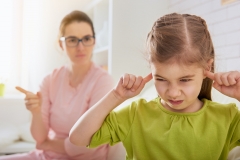 daughter and mom fighting